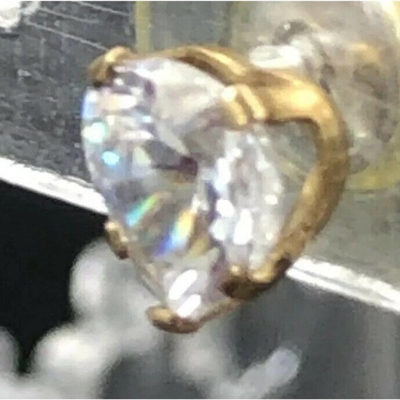 10k gold earring studs Prong set Heart cz stones - Picture 12 of 12